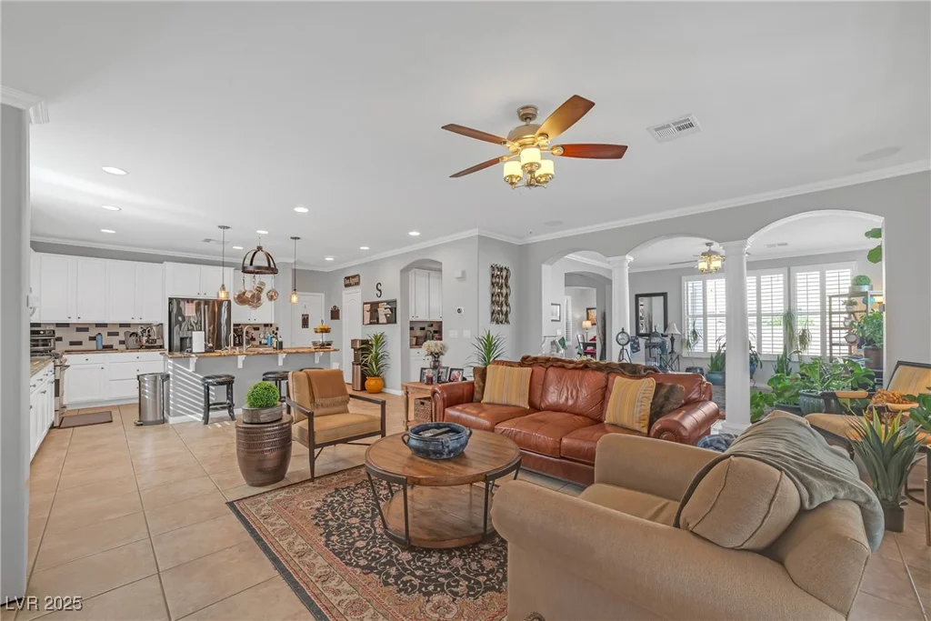 2021 Royal Gardens, North Las Vegas, NV 89084