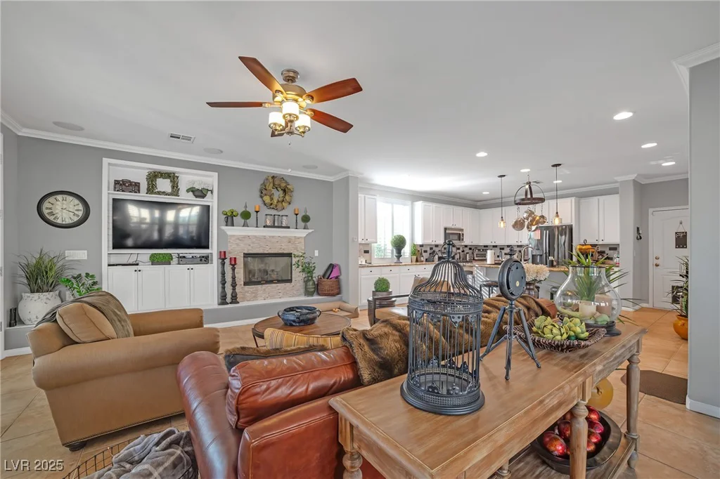 2021 Royal Gardens, North Las Vegas, NV 89084