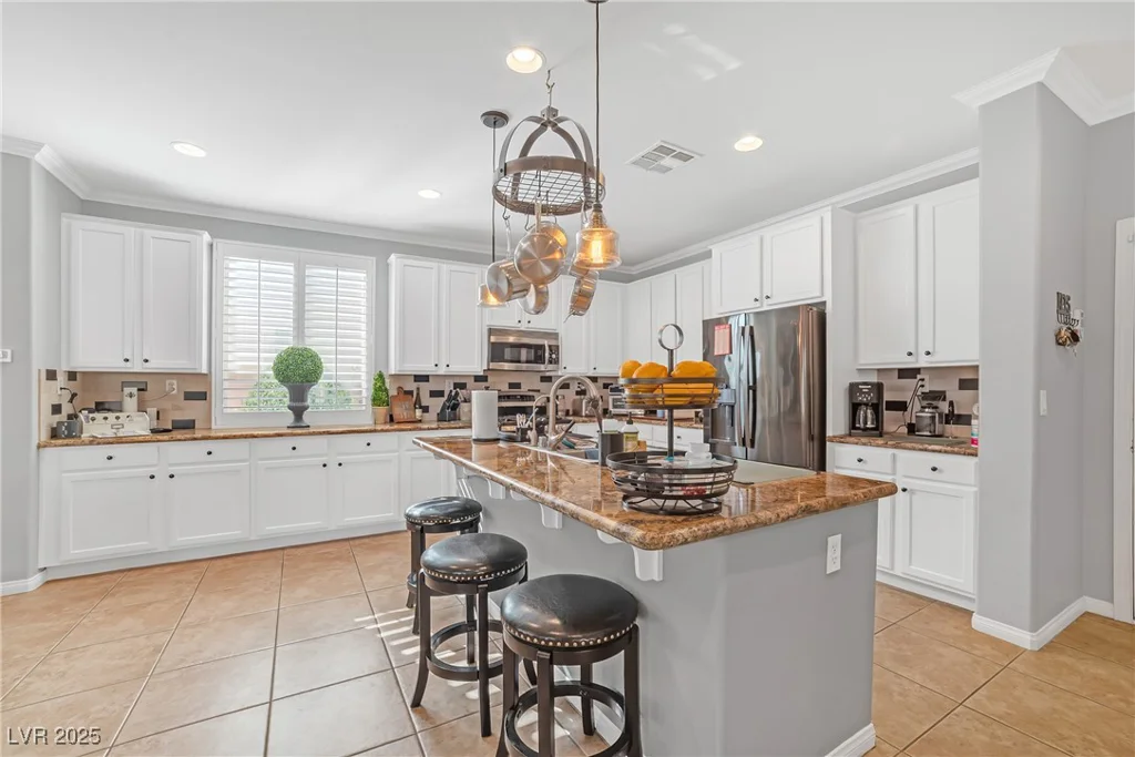 2021 Royal Gardens, North Las Vegas, NV 89084
