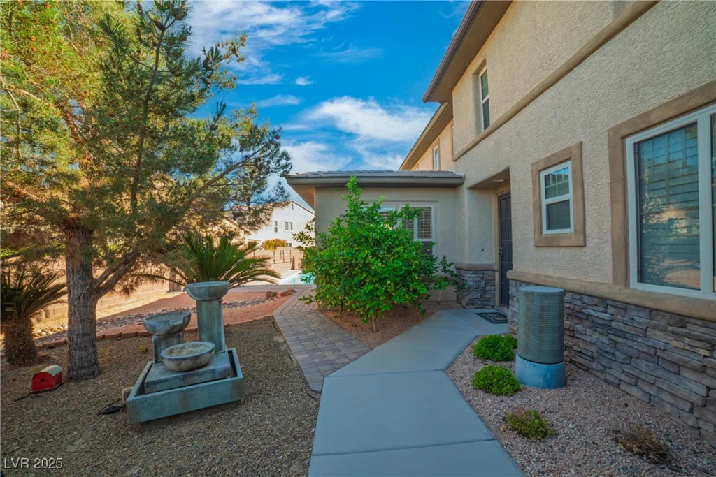 2021 Royal Gardens, North Las Vegas, NV 89084