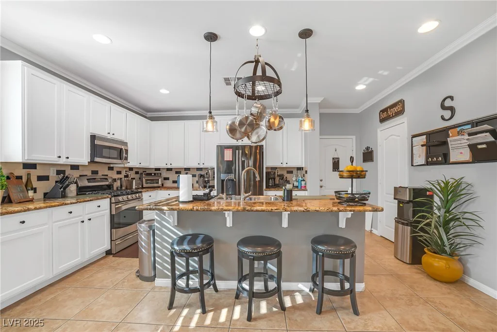 2021 Royal Gardens, North Las Vegas, NV 89084