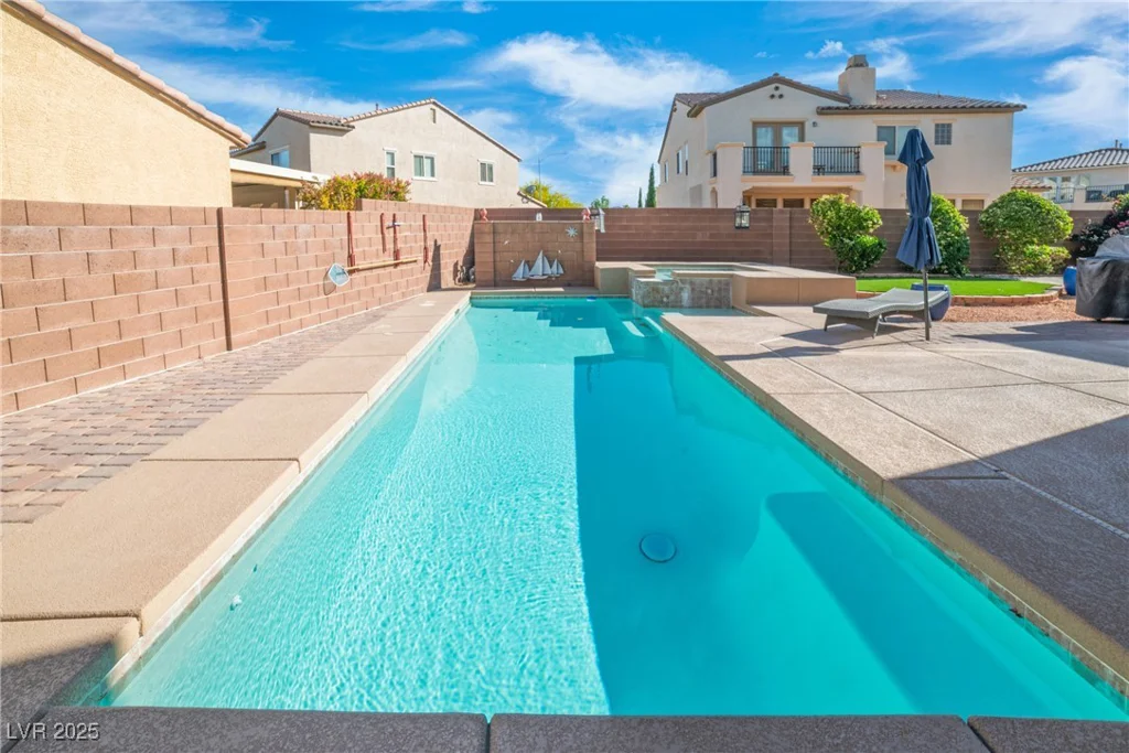 2021 Royal Gardens, North Las Vegas, NV 89084