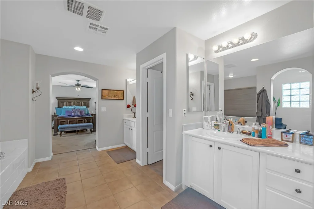 2021 Royal Gardens, North Las Vegas, NV 89084