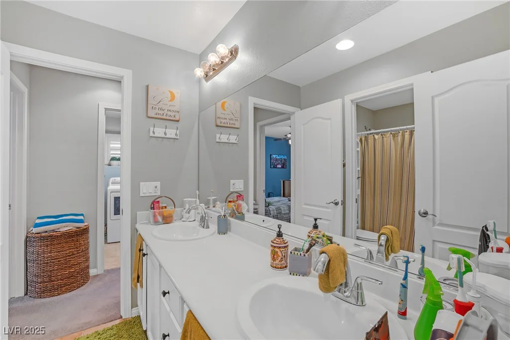 2021 Royal Gardens, North Las Vegas, NV 89084