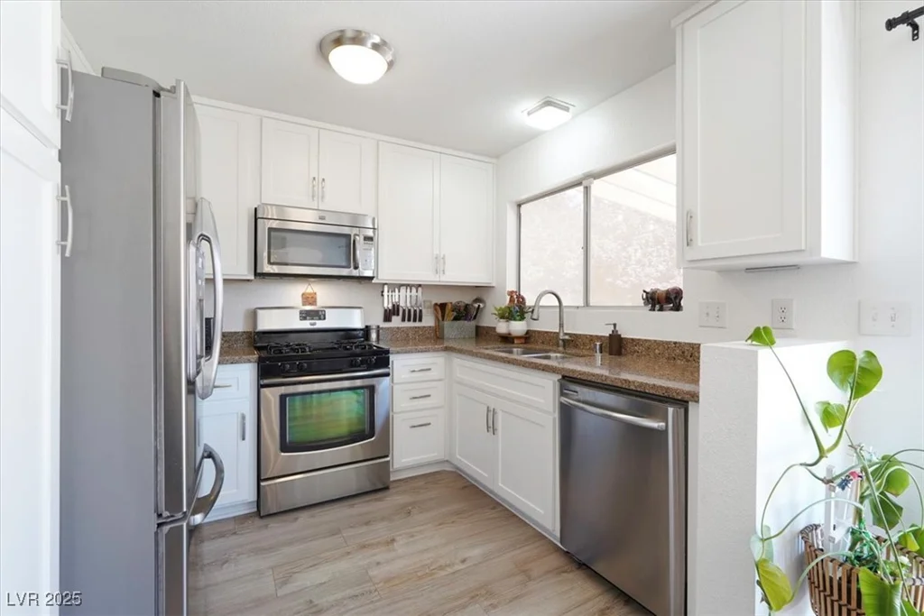 656 Thornewood, Las Vegas, NV 89123
