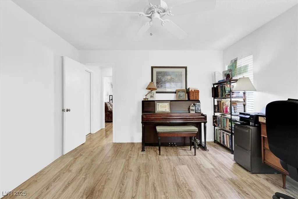 656 Thornewood, Las Vegas, NV 89123
