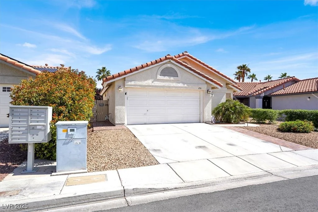 656 Thornewood, Las Vegas, NV 89123