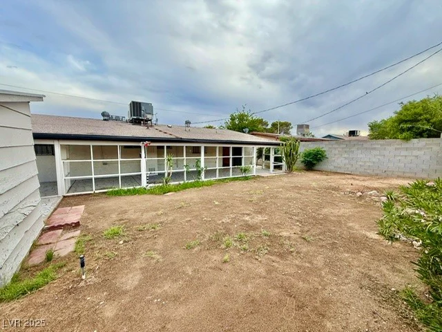 3037 Holly Hill, Las Vegas, NV 89104