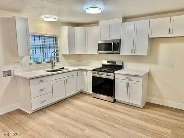 3037 Holly Hill, Las Vegas, NV 89104