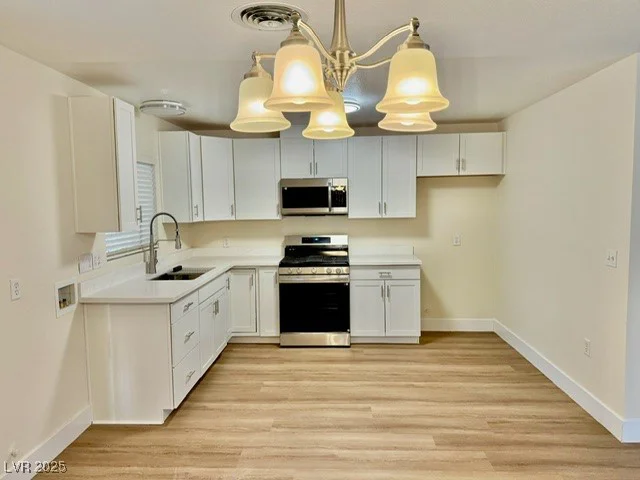 3037 Holly Hill, Las Vegas, NV 89104