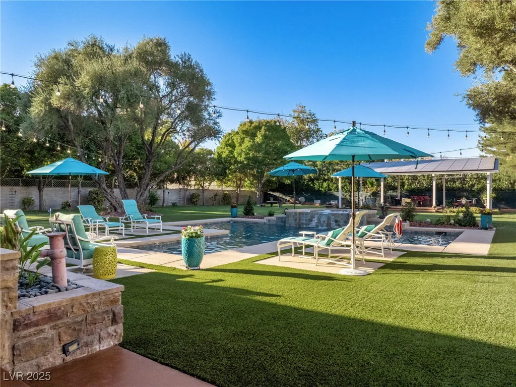 330 Rancho, Las Vegas, NV 89107