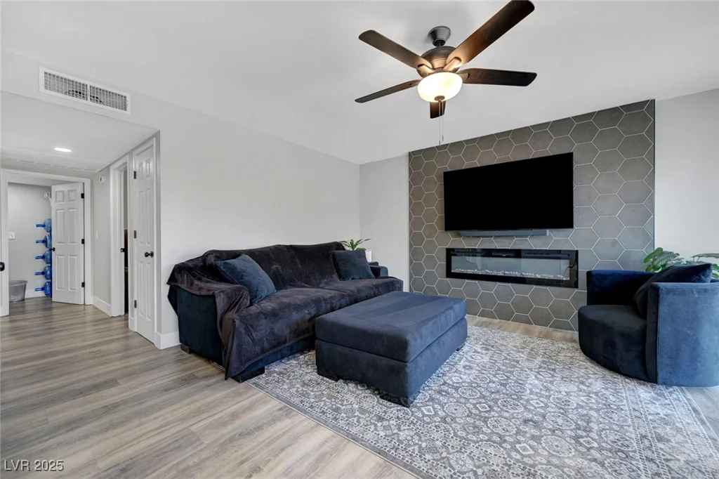 7726 Keating, Las Vegas, NV 89147