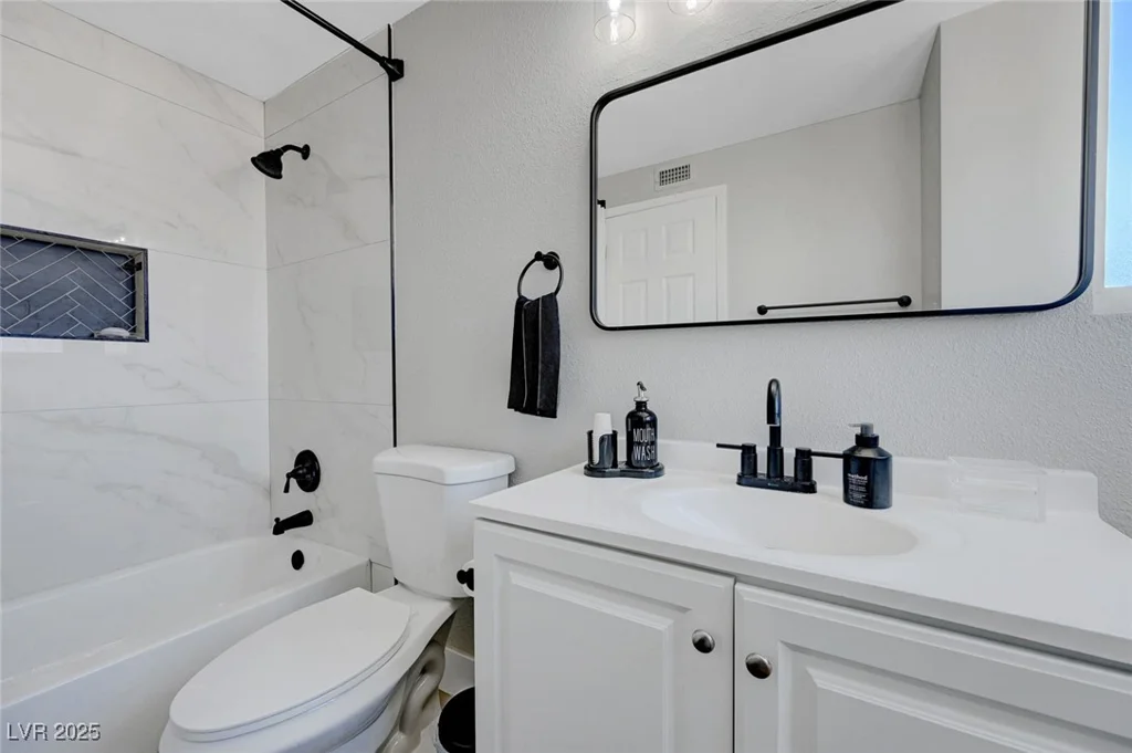 7726 Keating, Las Vegas, NV 89147