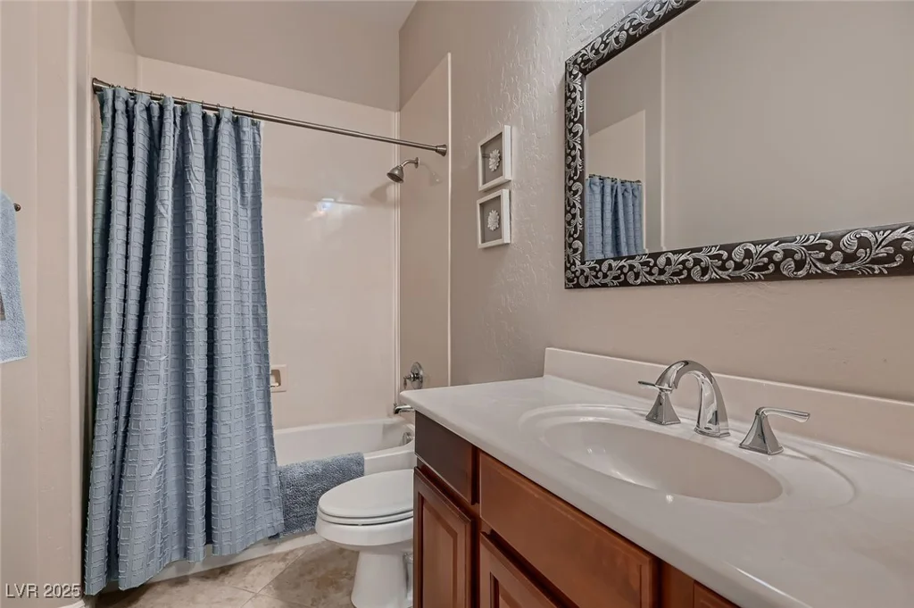 8705 Killians Greens, Las Vegas, NV 89131