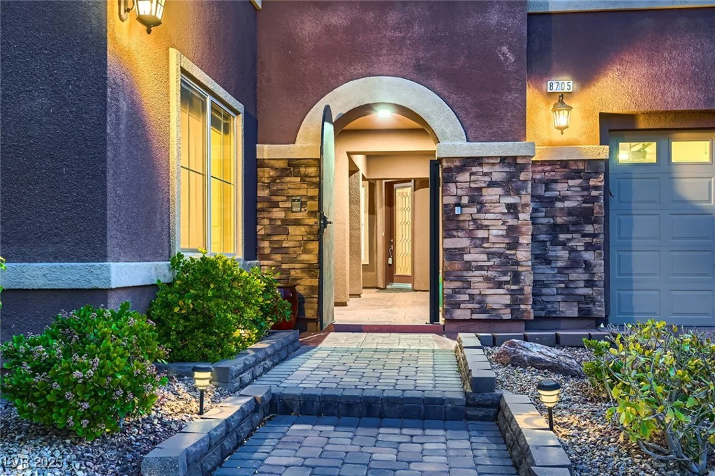 8705 Killians Greens, Las Vegas, NV 89131