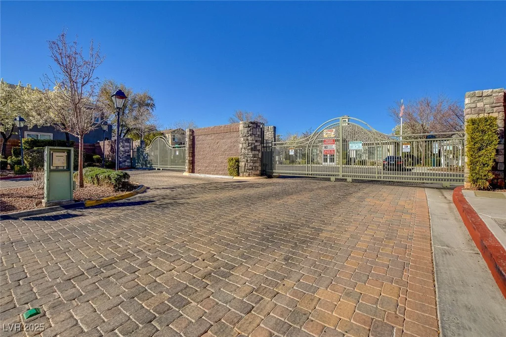 8261 Golden Flowers, Las Vegas, NV 89139