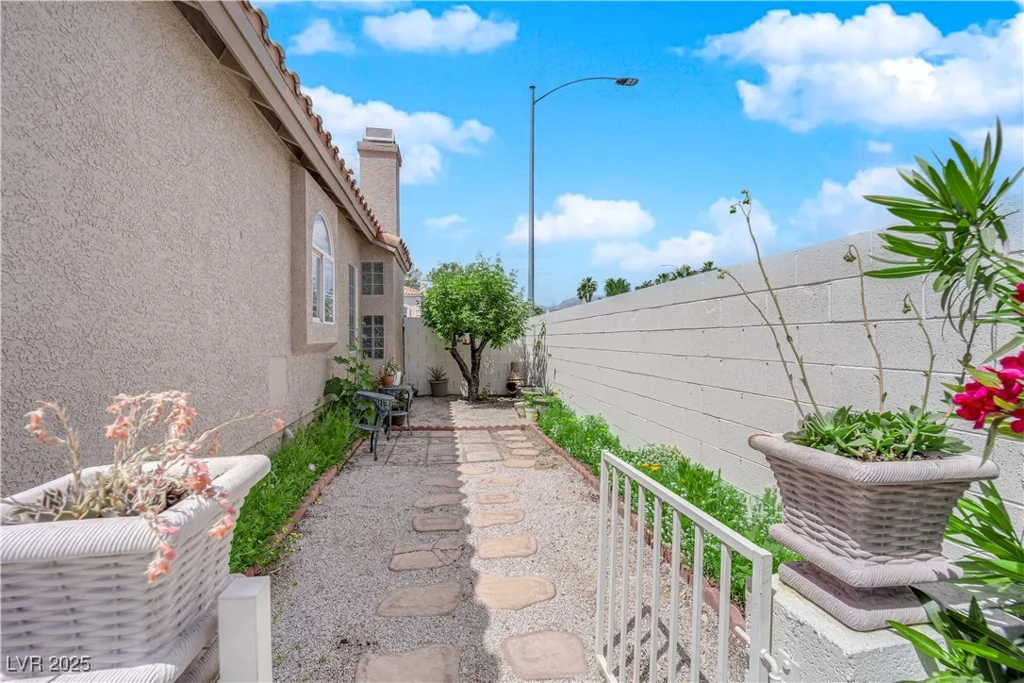 3592 Campbell, Las Vegas, NV 89129