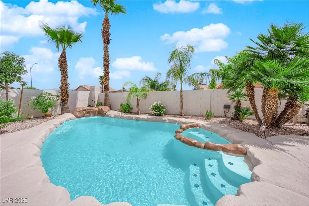 3592 Campbell, Las Vegas, NV 89129