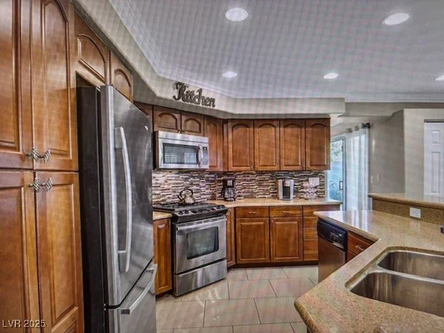 390 Rushing Creek, Henderson, NV 89014