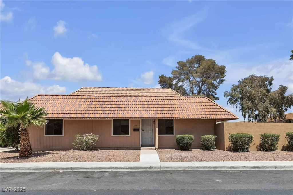 2504 Paradise Village, Las Vegas, NV 89120