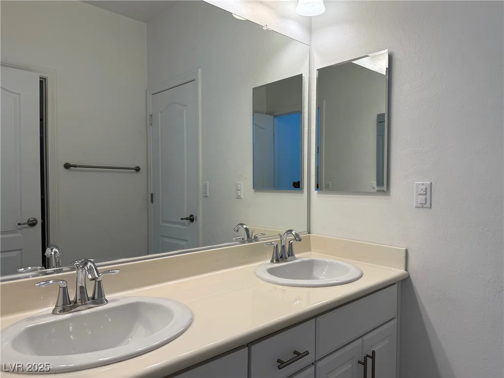 7246 Spring Flower, Las Vegas, NV 89117