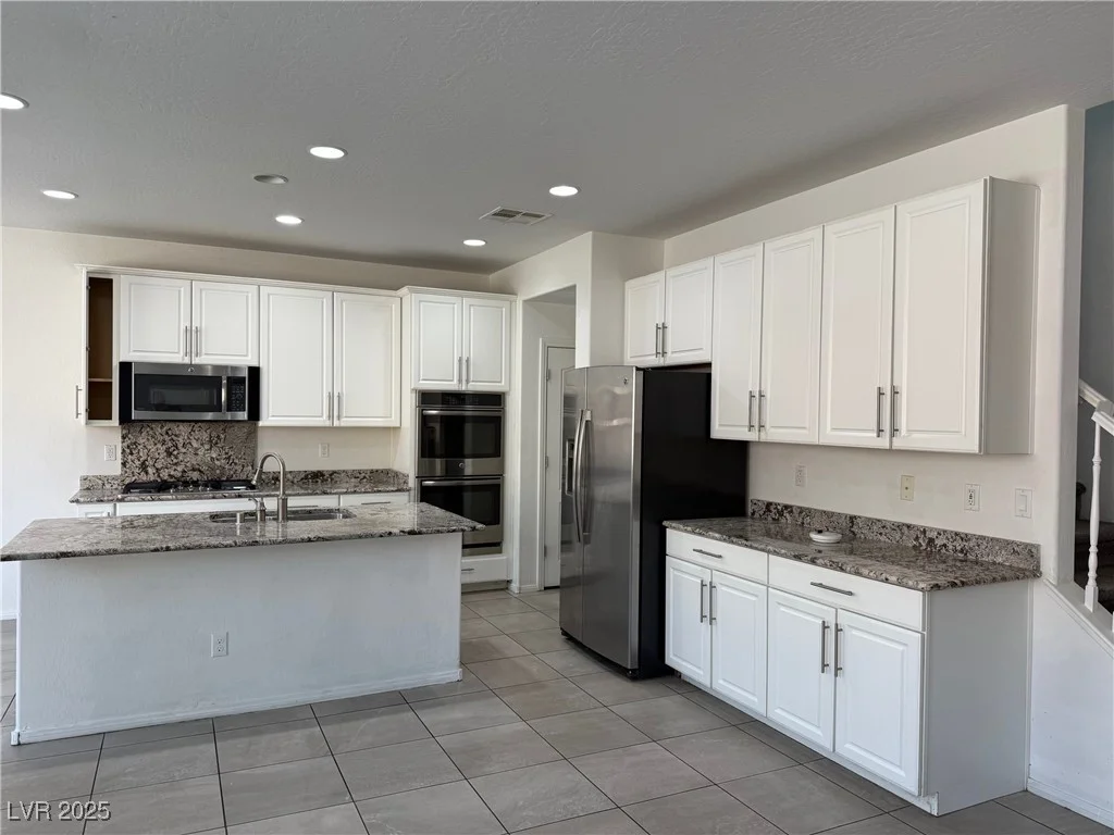 7246 Spring Flower, Las Vegas, NV 89117