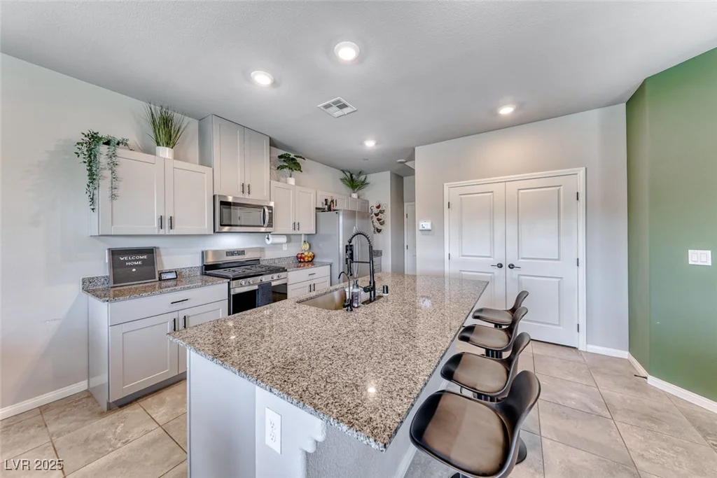 10979 Bristol Park, Las Vegas, NV 89166