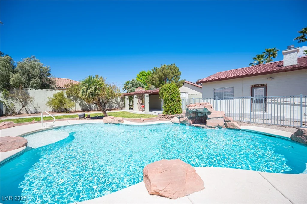 8340 Fisher, Las Vegas, NV 89149