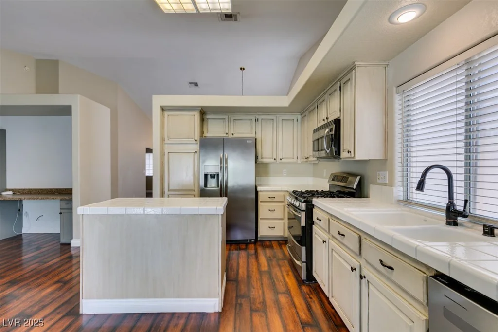1824 Dawn Ridge, Henderson, NV 89074