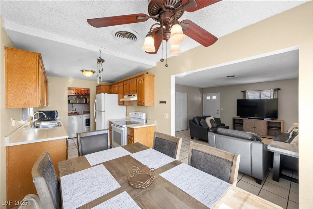 2821 Geist, Las Vegas, NV 89115