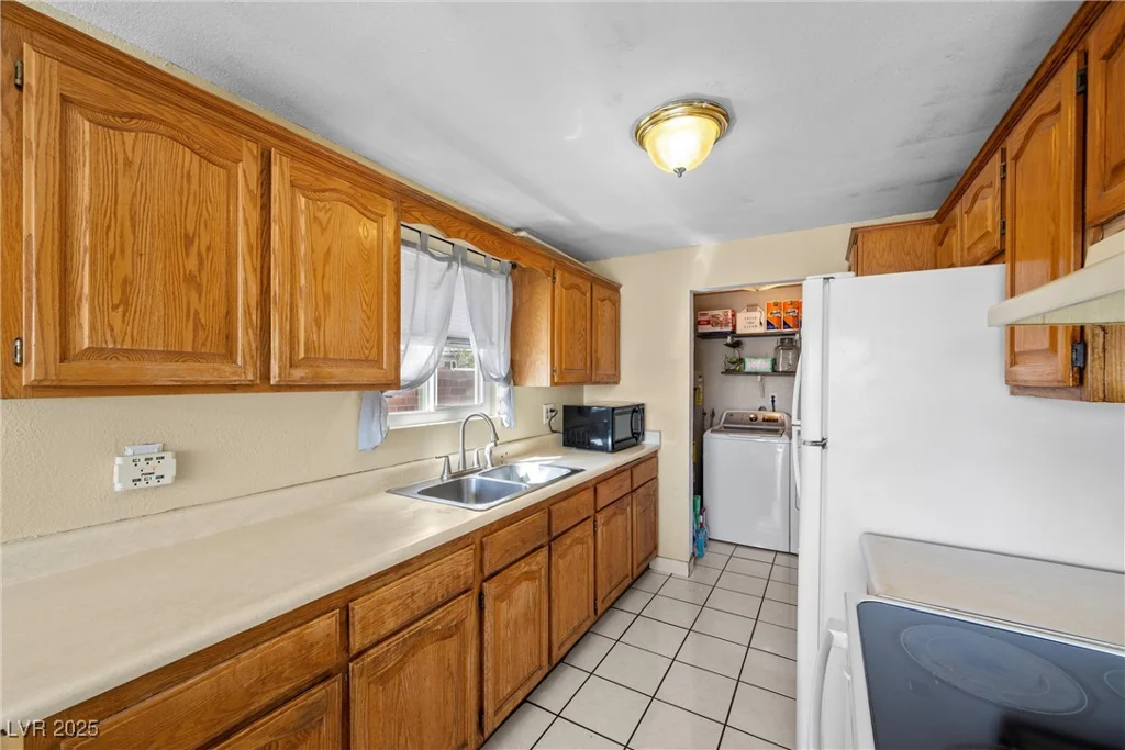 2821 Geist, Las Vegas, NV 89115