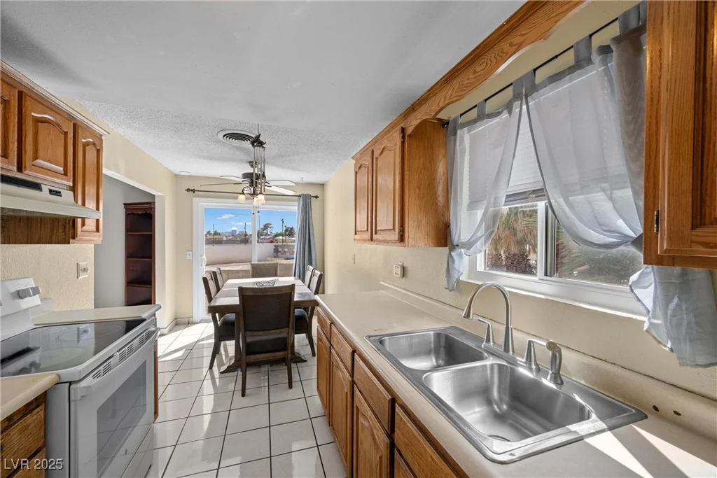 2821 Geist, Las Vegas, NV 89115