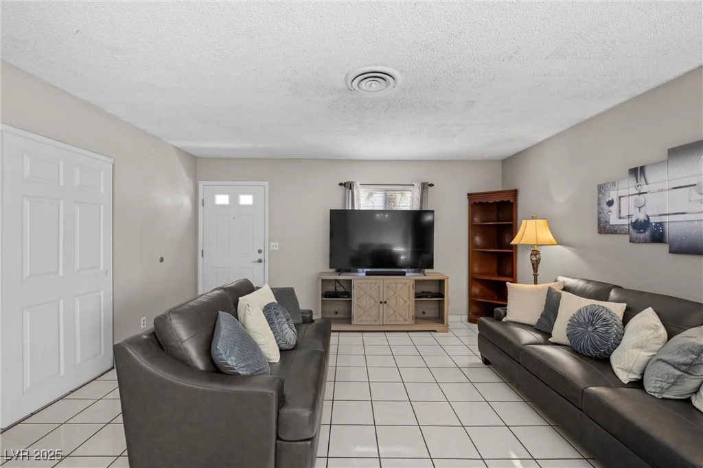 2821 Geist, Las Vegas, NV 89115