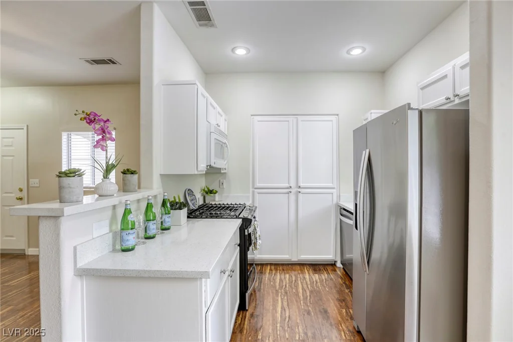 1420 Red Crest, Las Vegas, NV 89144