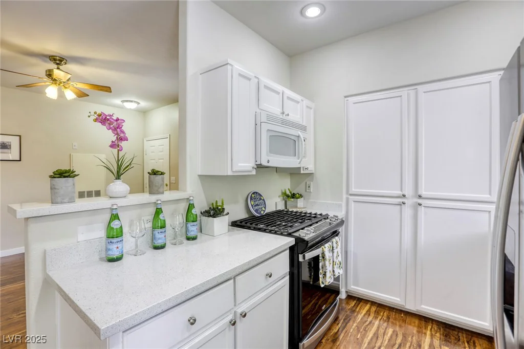1420 Red Crest, Las Vegas, NV 89144