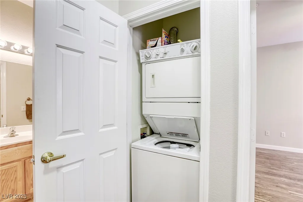 1420 Red Crest, Las Vegas, NV 89144