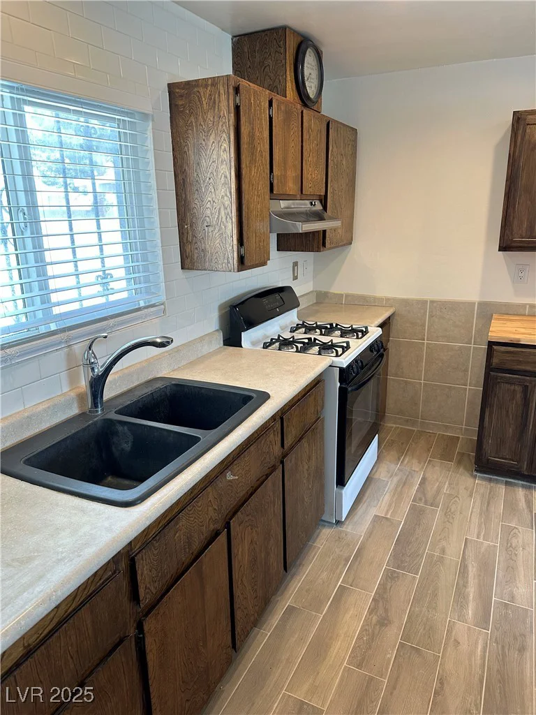 2804 Gowan, North Las Vegas, NV 89030