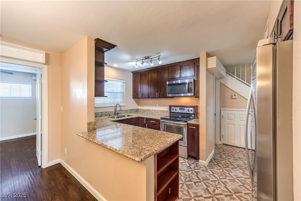1030 Tam O Shanter, Las Vegas, NV 89109