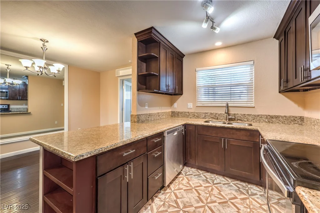 1030 Tam O Shanter, Las Vegas, NV 89109