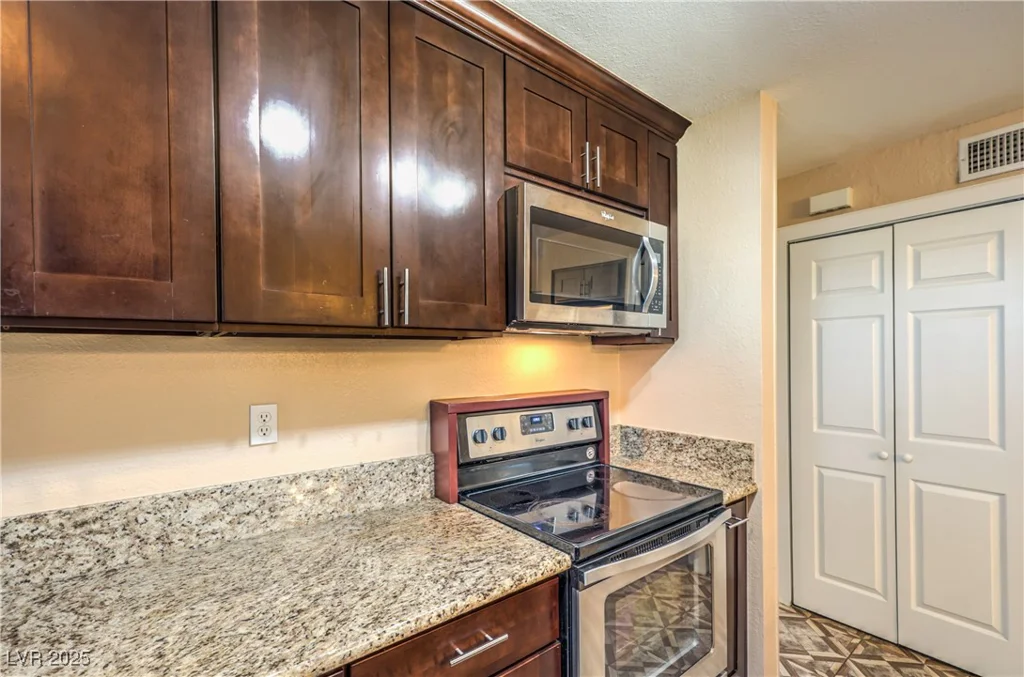 1030 Tam O Shanter, Las Vegas, NV 89109