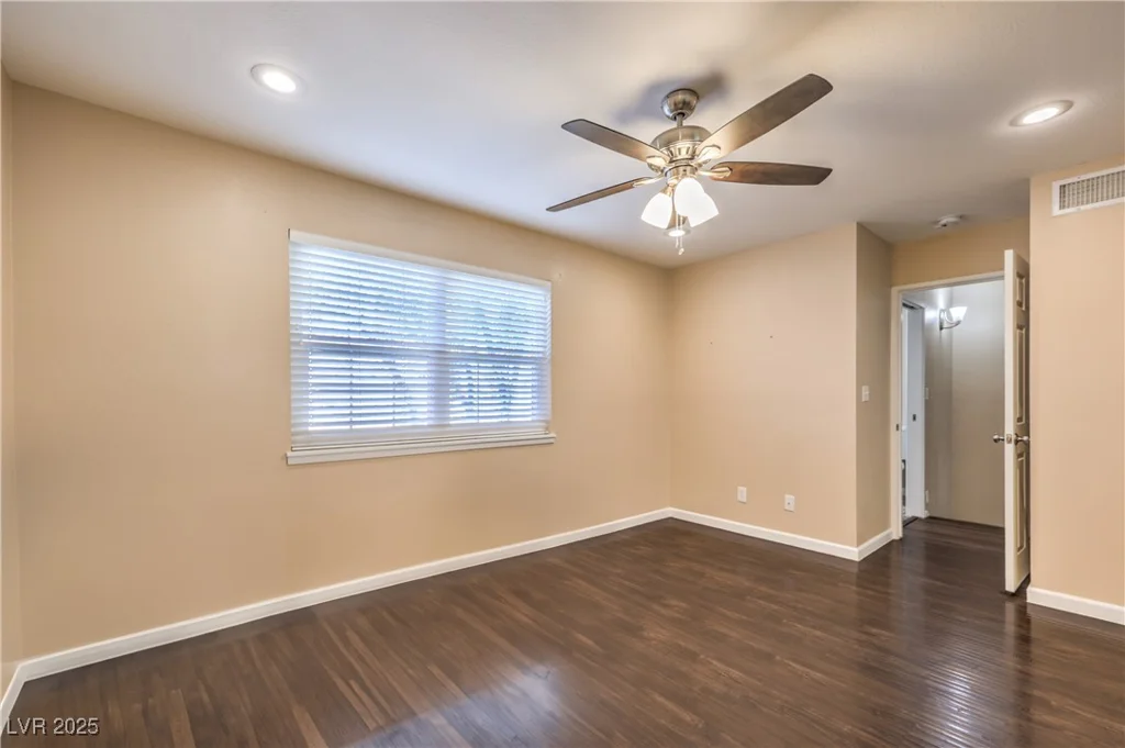 1030 Tam O Shanter, Las Vegas, NV 89109