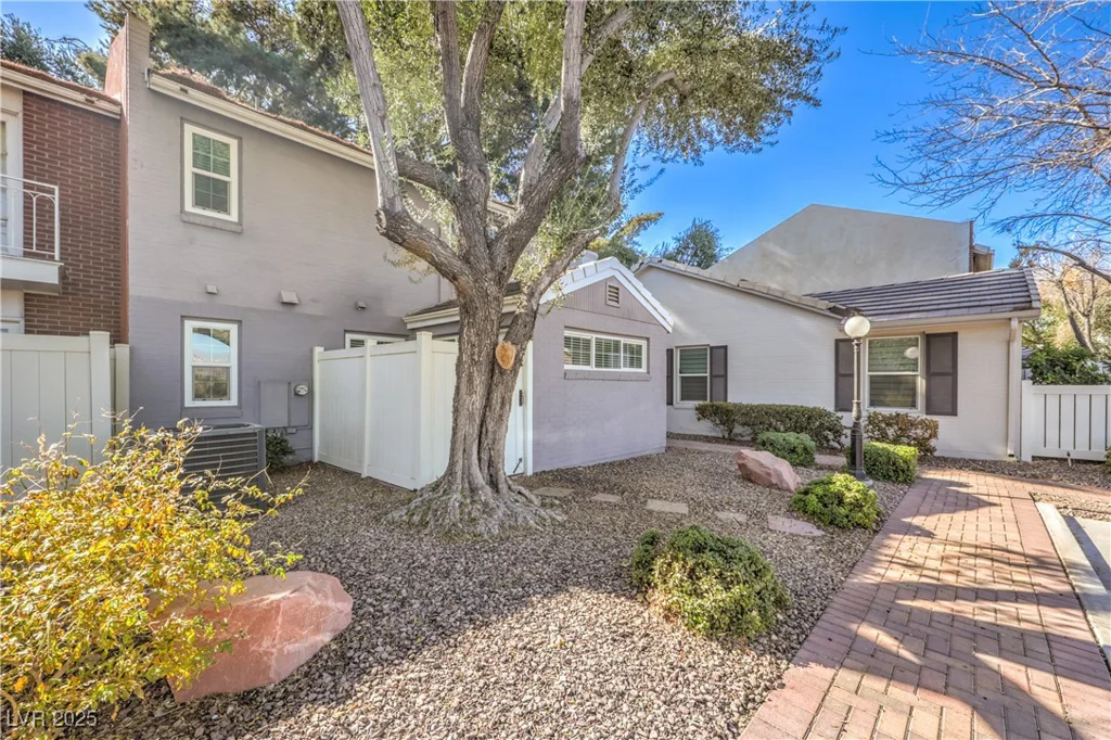1030 Tam O Shanter, Las Vegas, NV 89109