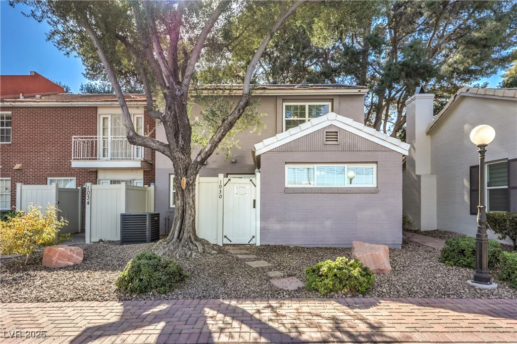 1030 Tam O Shanter, Las Vegas, NV 89109