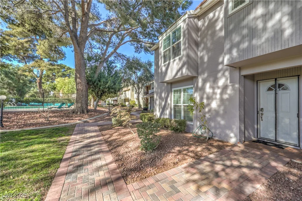 1030 Tam O Shanter, Las Vegas, NV 89109