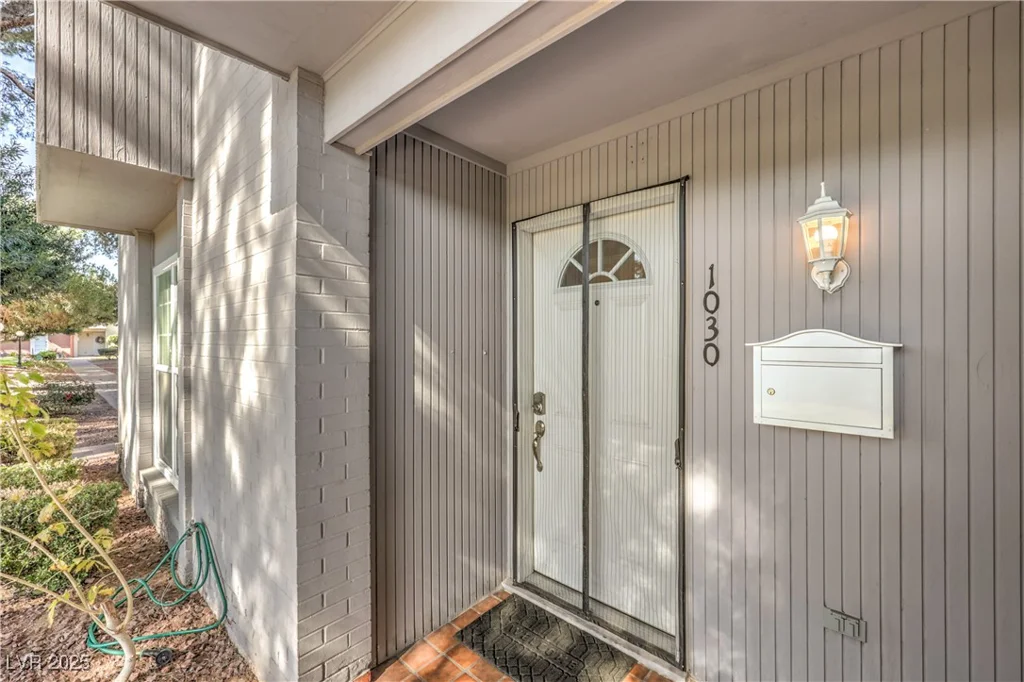 1030 Tam O Shanter, Las Vegas, NV 89109