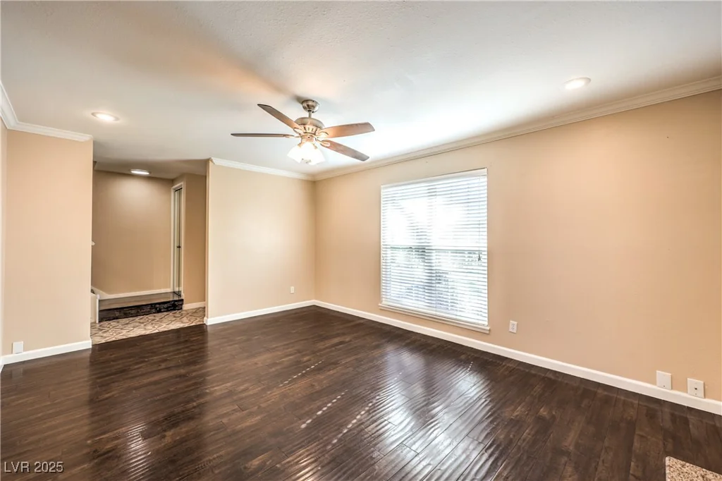 1030 Tam O Shanter, Las Vegas, NV 89109