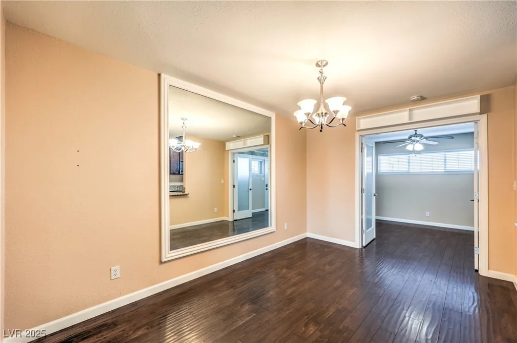 1030 Tam O Shanter, Las Vegas, NV 89109