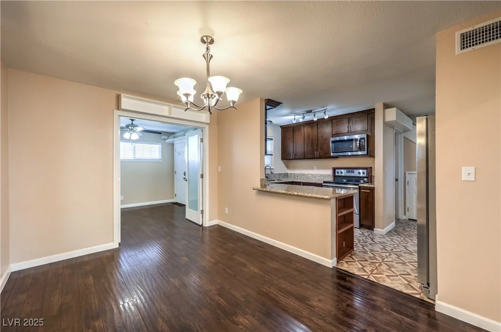 1030 Tam O Shanter, Las Vegas, NV 89109