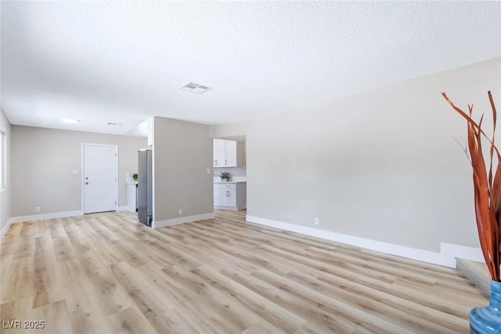 681 Pine Ridge, Las Vegas, NV 89110