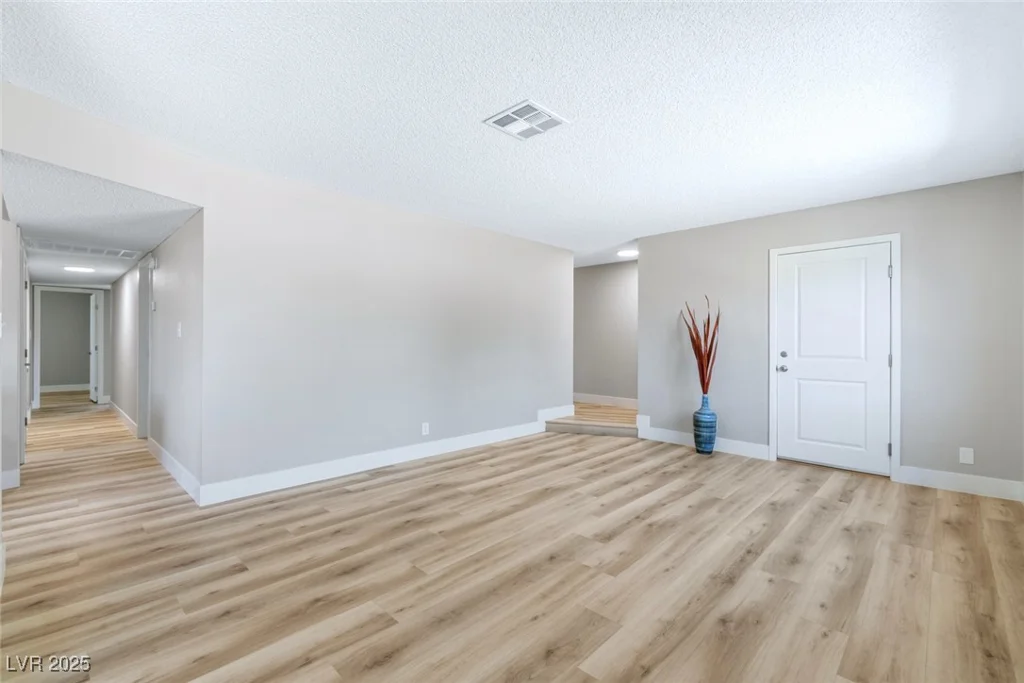 681 Pine Ridge, Las Vegas, NV 89110
